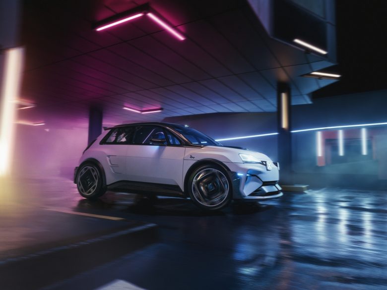Small-2784-A290Alpineunveilsitsvisionoftheelectrichothatchforeverydaydriving