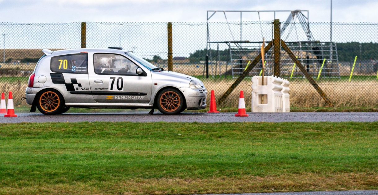 RENAULT SHARE THE ROAD 700×28