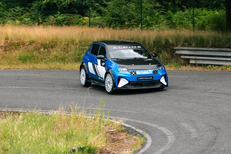 22_Dyalcom_Ext_BleuAlpineVision_Rallye_Dérive-close