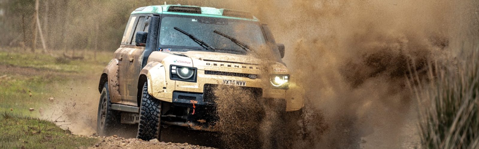 DEFENDER_RALLY_PORTUGAL_ROKAS_BACIUSKA_502_STAGE2__CREDIT_SimonBauchau_ALLterrain_1