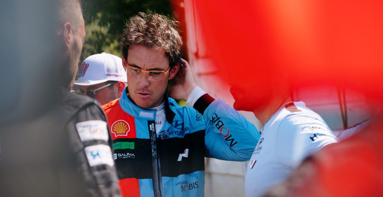 Neuville retires as Solberg holds Paraguay lead – DirtFish