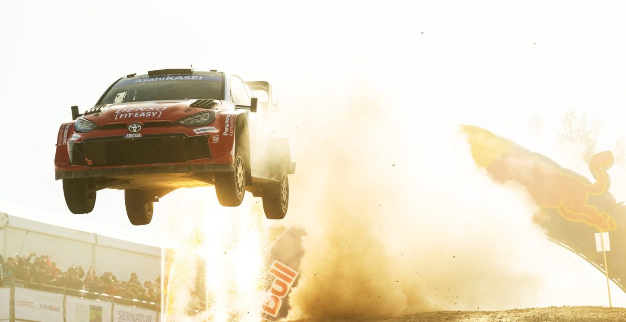 Драматична розв'язка сезону WRC 2026: Елфін Еванс втрачає лідерство через прокол, але отримує шанс у Сардинії